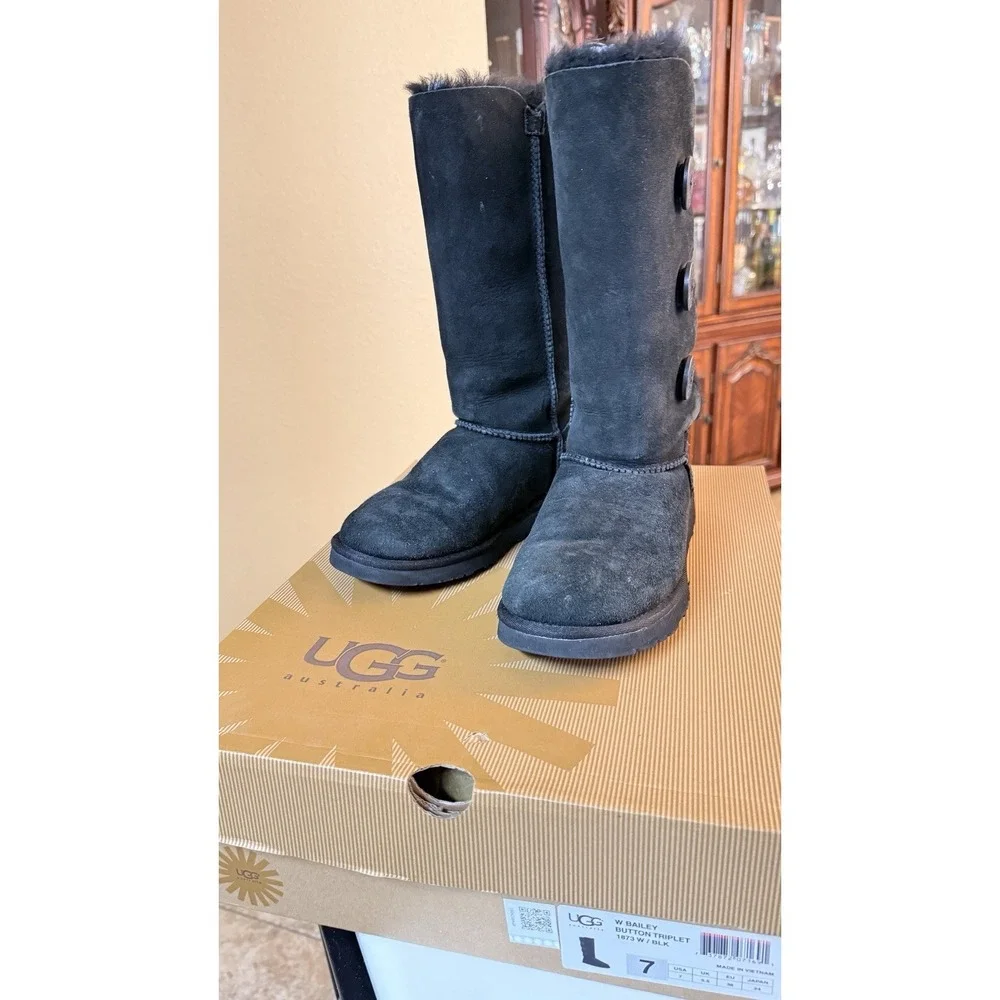 UGG Bailey Button Triplet Tall Boots Black Sheepskin Suede Womens Size 7